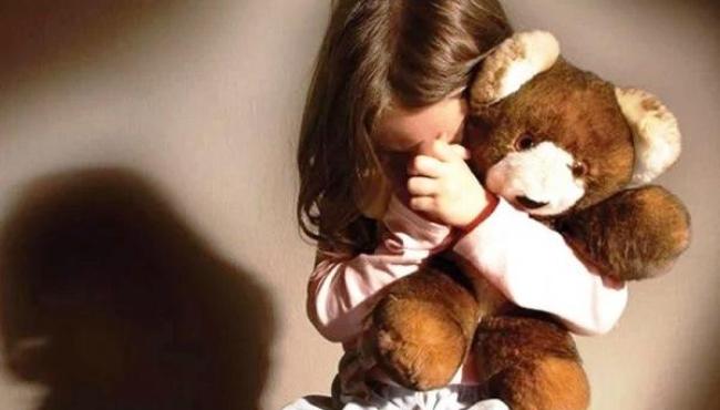 Homem estupra e engravida menina de 12 anos e foge com ela no ES