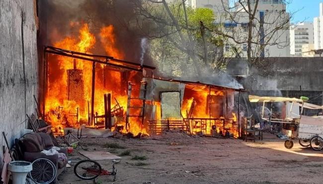 Homem incendeia casa do próprio pai em Guarapari, ES