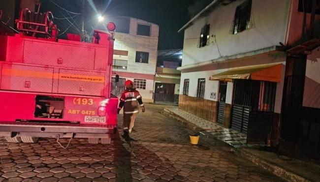 Homem incendeia mulher e filho salva a mãe
