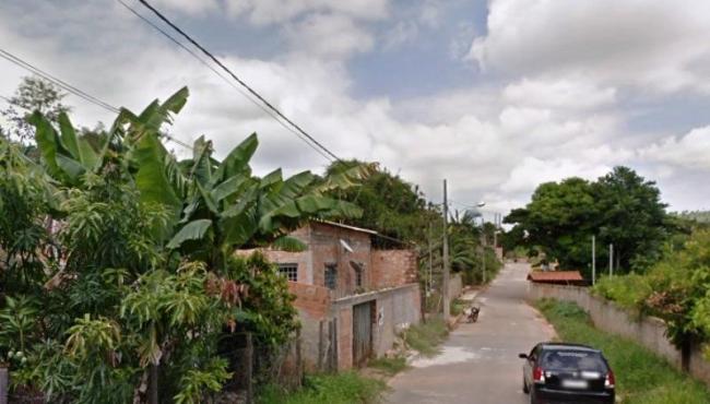 Homem mata filho de 3 anos a facadas e transmite ato por videochamada para a ex