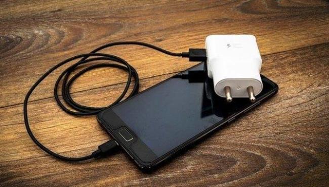 Homem mata namorada com fio do carregador do celular em São Paulo
