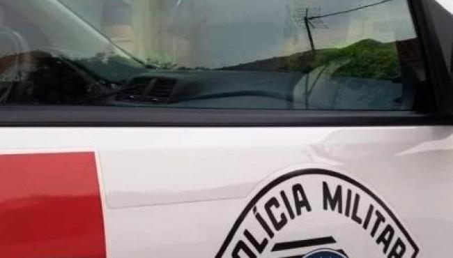 Homem pelado invade casa e tenta estuprar idosa de 72 anos