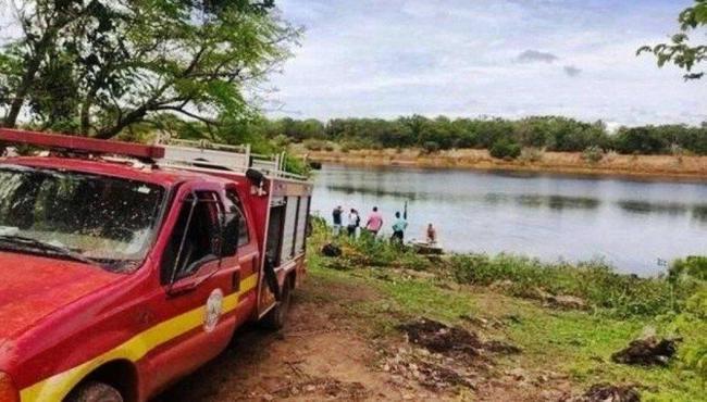 Homem pula em lago para fugir de abelhas e morre atacado por piranhas