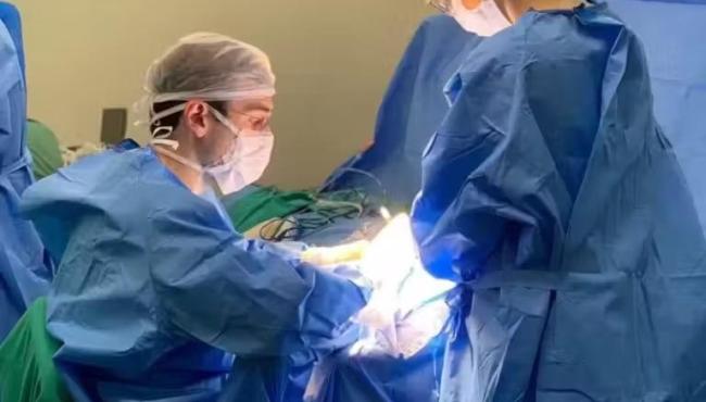 Homem surdo há mais de 20 anos volta a escutar após cirurgia inédita