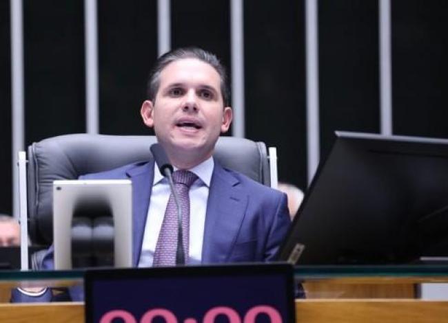Hugo Motta destaca aumento do poder de compra da população com fim da “taxa das blusinhas”