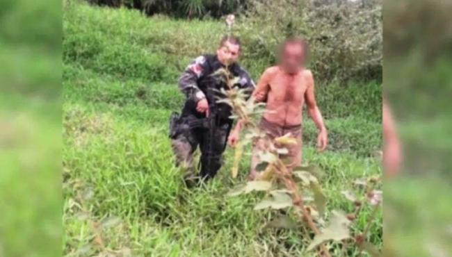 Idoso enterrado vivo é resgatado pelo polícia