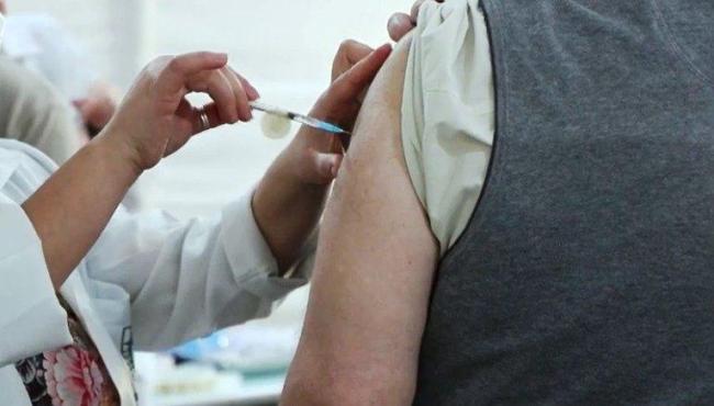 Idosos acima de 60 anos receberão dose de reforço contra a Covid