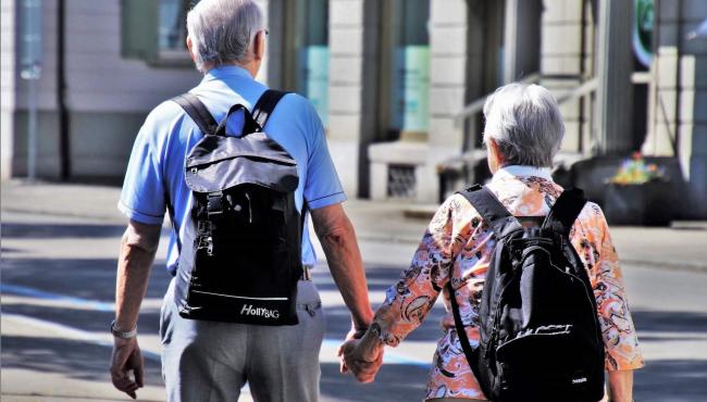 Idosos têm direito à gratuidade e desconto em viagens; saiba como