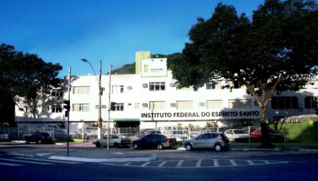 Ifes lança editais de concursos públicos, no ES, com salários de até R$ 4.180,66
