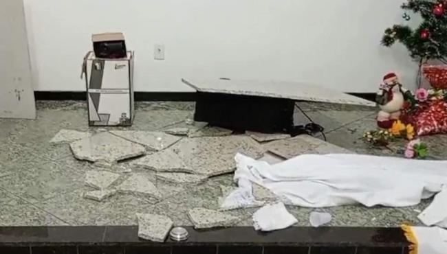 Igreja é invadida e vandalizada pouco antes do culto de Réveillon