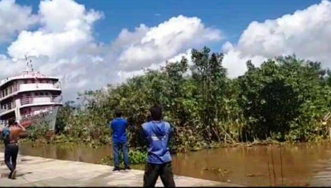 Ilha marajoara se desprende e navega à deriva no Pará