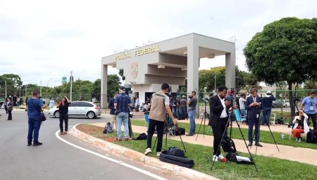 Imprensa mundial noticia a prisão do ex-presidente Jair Bolsonaro