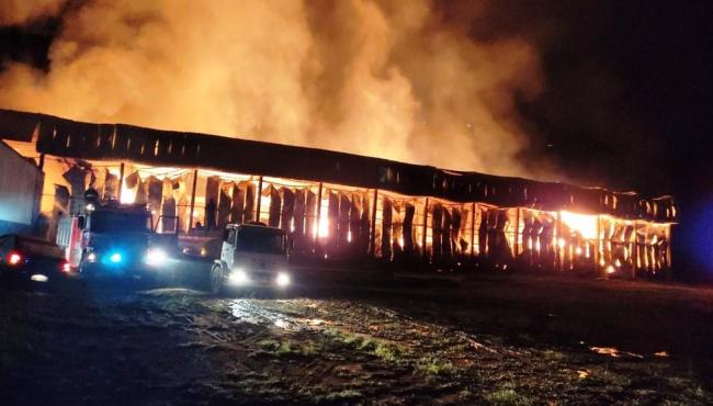 Incêndio de grandes proporções atinge fábrica de exportação de maçãs em Vacaria, no RS