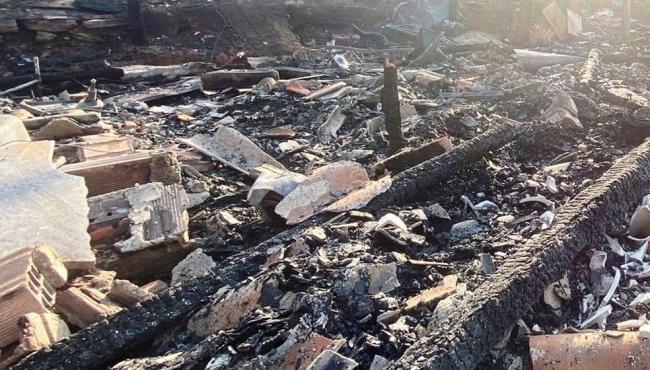 Incêndio destrói casa de garçonete que acompanhava filho internado em hospital, no ES
