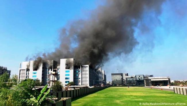 Incêndio em fabricante de vacinas na Índia deixa pelo menos 5 mortos