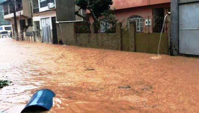 INMET emite alerta vermelho para perigo intenso de chuvas no ES