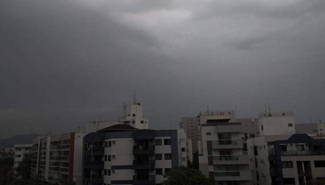 Inpe emite aviso de chuva forte para vários municípios do ES. Veja a previsão do tempo!