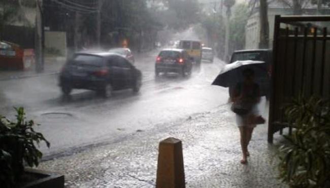 Instituto emite alerta de acumulado de chuva para todas as cidades do ES