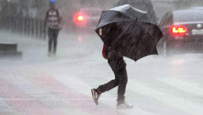 Instituto emite alerta laranja de chuva e ventos fortes para todo o ES até segunda-feira (2)