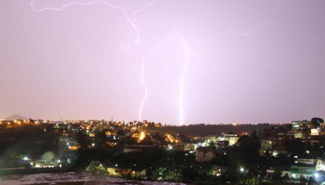 Institutos mantém avisos de chuva intensa e tempestade com granizo para todo o ES