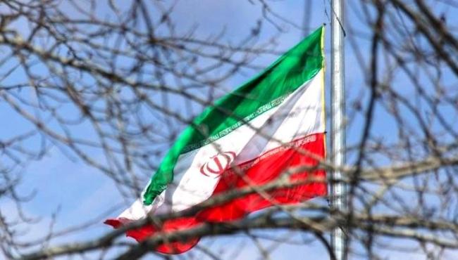 Irã retoma execuções públicas após dois anos e enforca homem em praça pública 