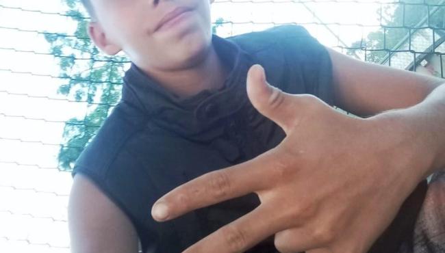 Irmã achou corpo de menino sumido após ver chinelo na casa do suspeito