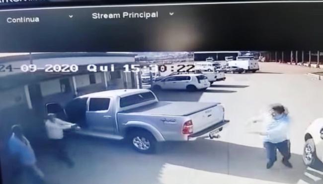 Irmão de prefeito atira e mata candidato a vereador após live