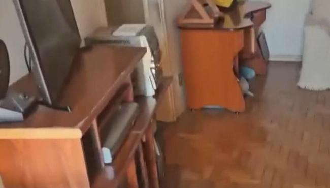 Irmãos que mantinham corpo do pai em estado de ‘esqueletização’ em casa são presos