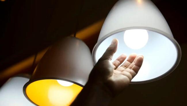 Isenção da conta de luz para beneficiário da Tarifa Social começa no próximo sábado (5); veja quem tem direito