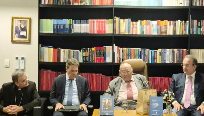 Ives Gandra lança obra e homenageia Paulo de Barros Carvalho