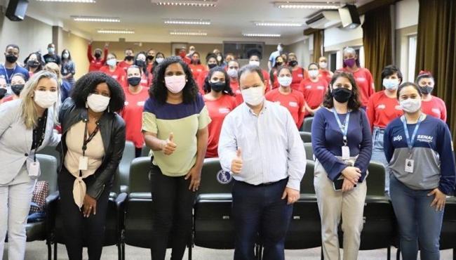 Jacqueline Moraes visita primeira escola de eletricistas exclusiva para mulheres no ES