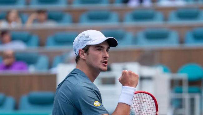 João Fonseca vence estreia em Miami e terá Alcaraz na 2ª rodada