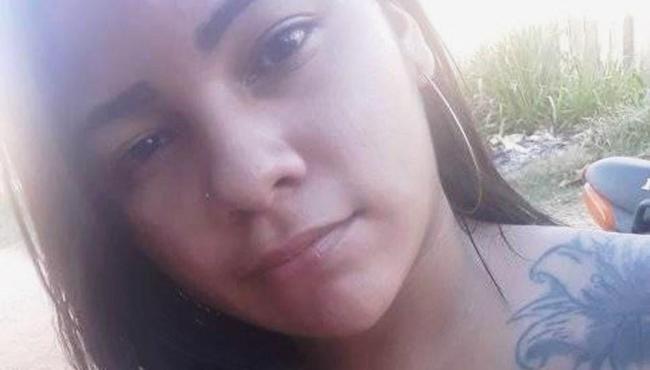Jovem de 18 anos morre após receber descarga elétrica enquanto usava o celular