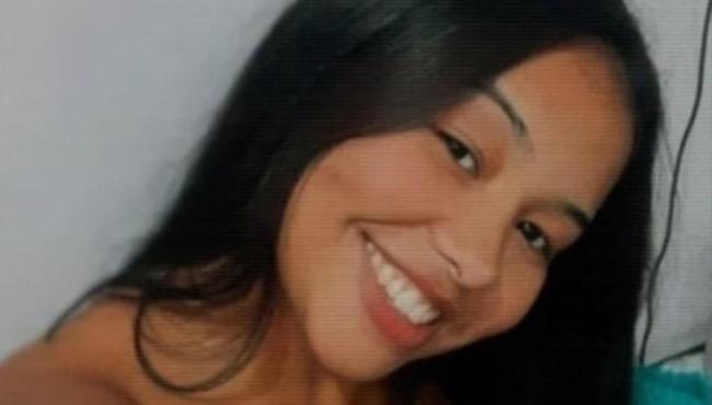 Jovem descobre gravidez de gêmeos com idades diferentes