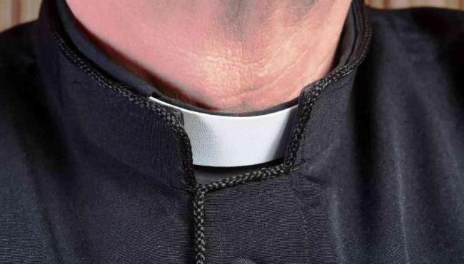 Jovem matou padre católico de quem teria sido vítima de abuso sexual