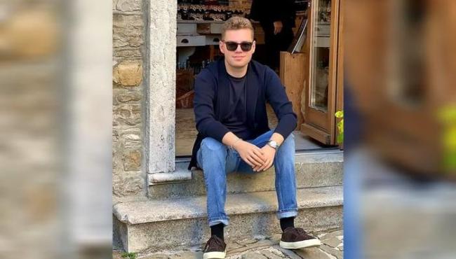 Jovem passa por raro transplante duplo de mãos 17 anos após amputação