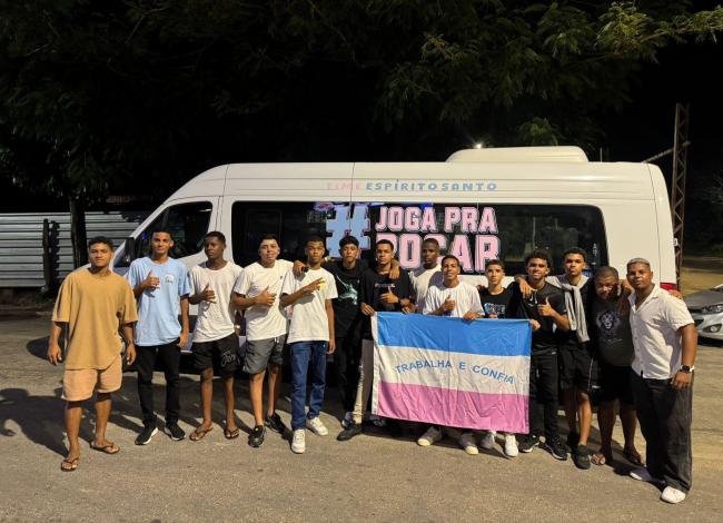 Jovens talentos de Conceição da Barra, no ES, participam de testes no América Futebol Clube, no Rio