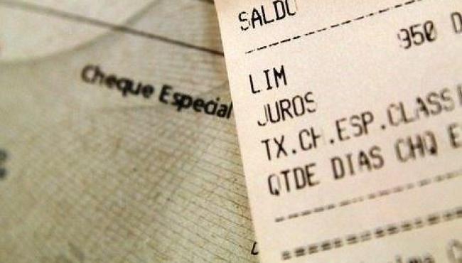 Juros do cheque especial voltam a subir e fazem dívida dobrar em 1 ano