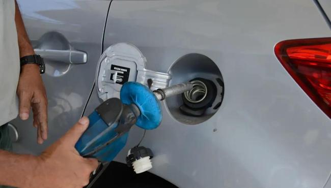 Justiça proíbe posto de exigir que mulher trabalhe de legging