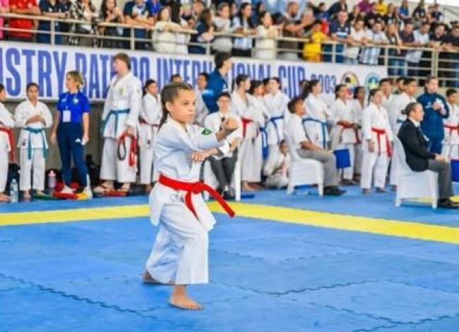 Karateca de Linhares, Valentina Passos, de 11 anos, disputa Open Nacional em Vitória, no ES