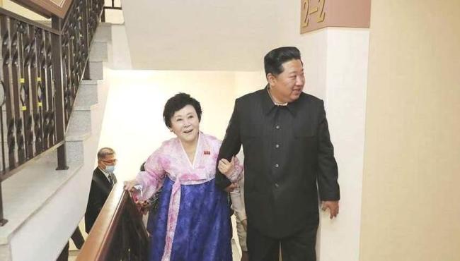 Kim Jong-un presenteia ex-apresentadora de TV estatal com mansão de luxo