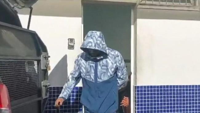 Ladrão rouba celular de adolescente e propõe sexo oral para devolver telefone, no ES