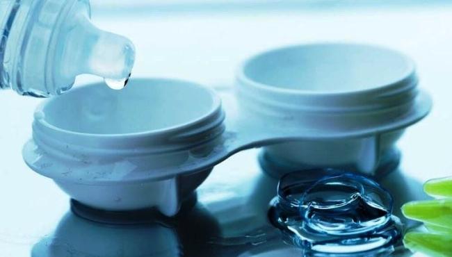 Lente de contato reutilizável triplica risco de infecção ocular rara