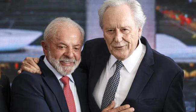 Lewandowski entrega carta de demissão do Ministério da Justiça a Lula