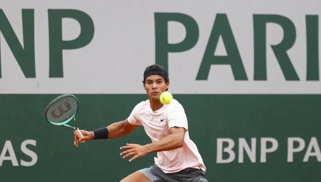 Luís Guto Miguel bate compatriota e vai à final juvenil de Roland Garros