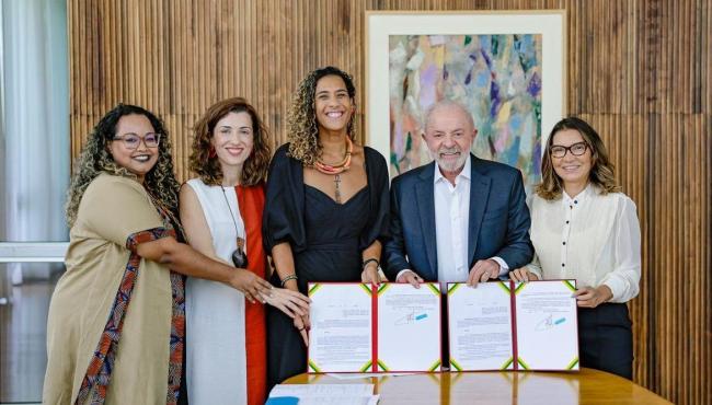 Lula assina 28 decretos para regularizar territórios de quilombolas