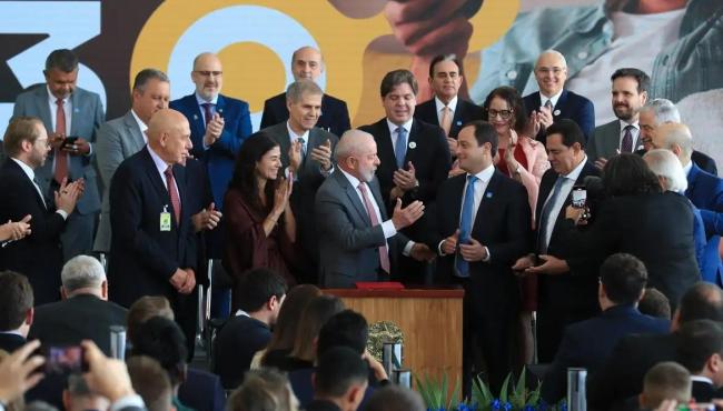 Lula assina decreto da TV 3.0; novo sistema deve começar em 2026