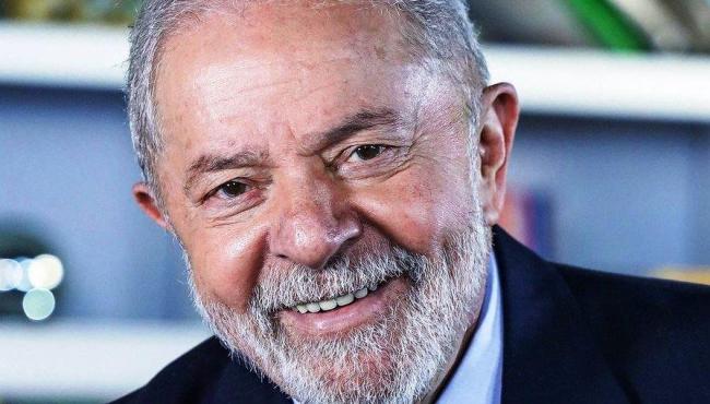 Lula cobra R$ 815 mil da OAS por parcelas de triplex no Guarujá