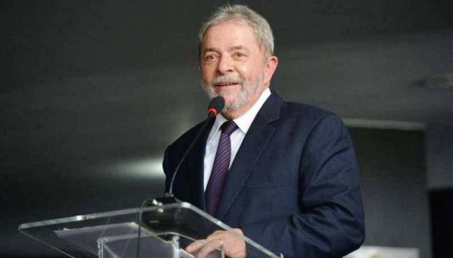 Lula diz que Bolsonaro comete sorrateiramente crime de lesa-pátria