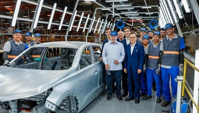 Lula diz que governo apresentará solução para famílias endividadas